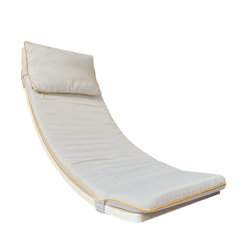 blanket with pillow for balance board Lama 1.jpg